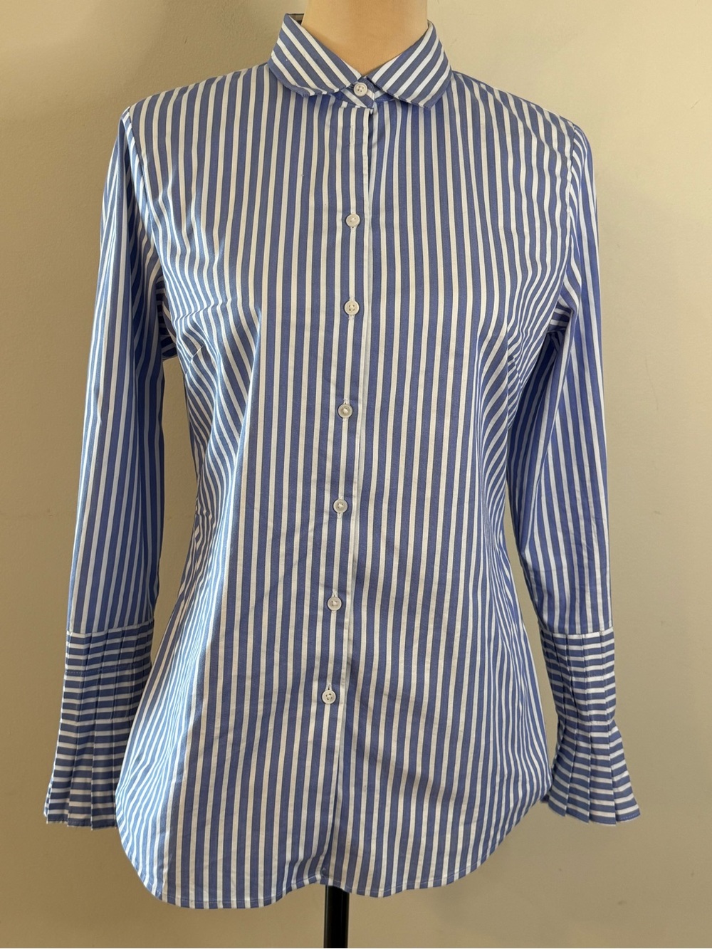 Banana Republic blue white strip button up long pleated cuffs SZ 6